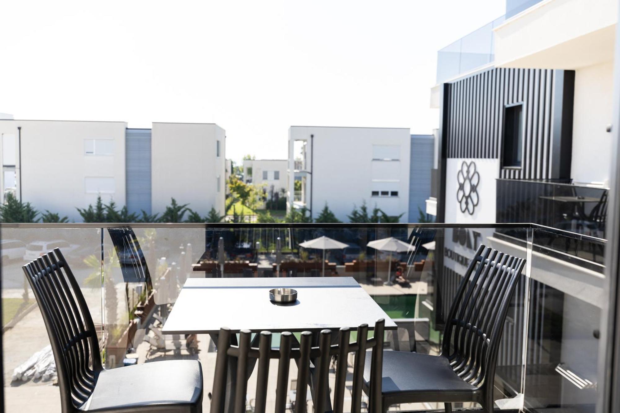 Bolt Boutique Hotel Lezhe Ngoại thất bức ảnh
